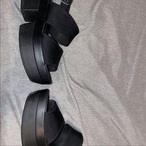 Black vagabond platform sandals